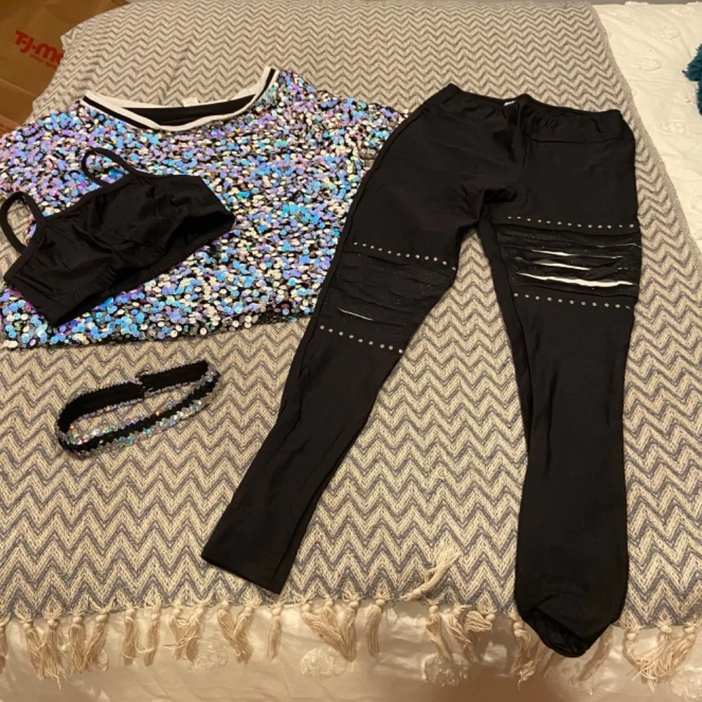 A Wish Come True 4-Piece Hip Hop Dance Costume – Child Size XL